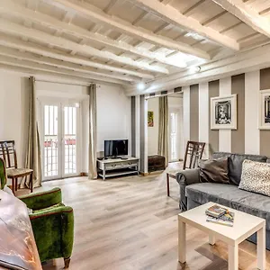 Apartment Lovely Spacious Near The Colosseum